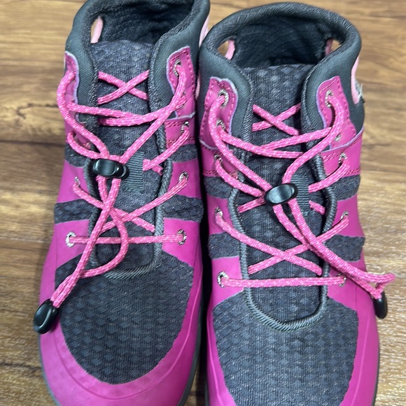 Bogs Girls Ankle Boots Youth size 5 Bungee Pink Gray Hiking Waterproof Booties - Picture 6 of 14